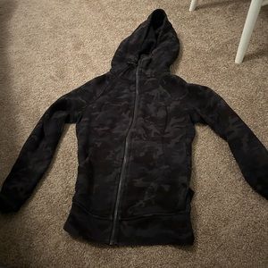 Lululemon Full-Zip in camo